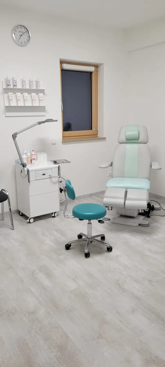 Spangenbehandlung Orthonyxie  Heilmittelveordnung Podologie mit Zulassung  Hornhaut Behandlung Hühneraugen Behandlung Diabetische Fuß Diabetische Fußsyndrom Diabetische Neuropathie Schrunden Behandlung Rissige Haut Trockene Haut Akute Nagelschmerzen Fußcreme Fußschaum Schrundencreme